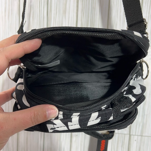 Black and White Crossbody Multi-zippers - Picture 6 of 9
